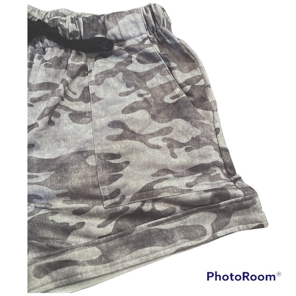 Camo print drawstring shorts. - Picture 4 of 5